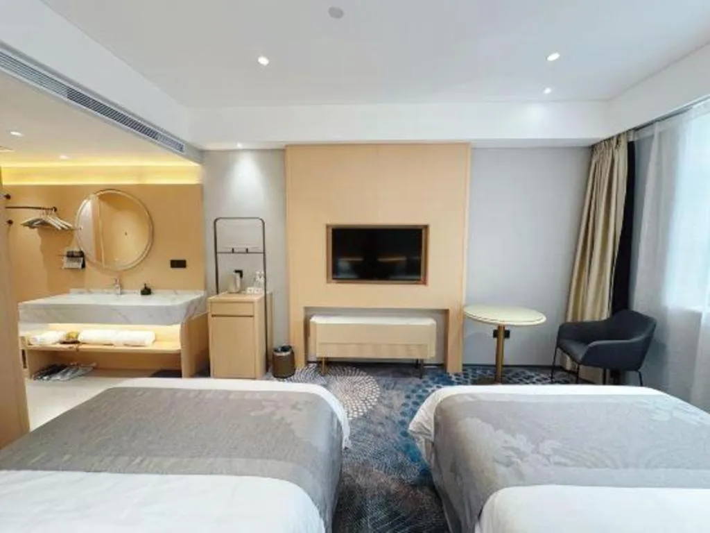 Bed in Kunming Zhong Huang Hotel