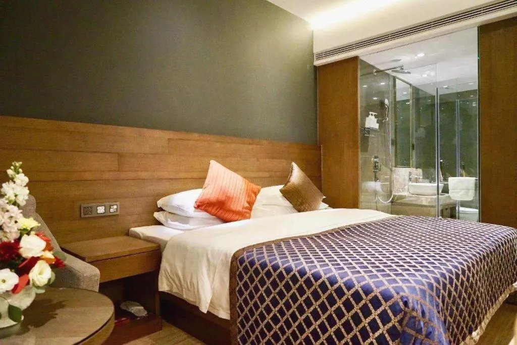 Bed in Kunming Zhong Huang Hotel