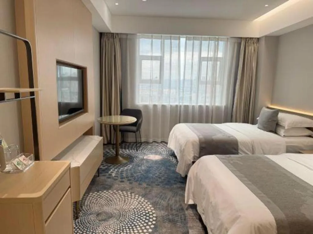 Bed in Kunming Zhong Huang Hotel