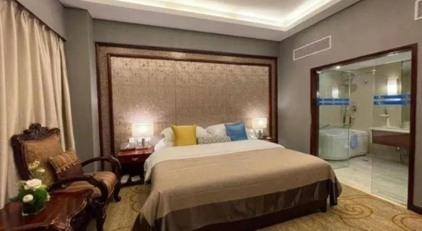 Bed in Kunming Zhong Huang Hotel