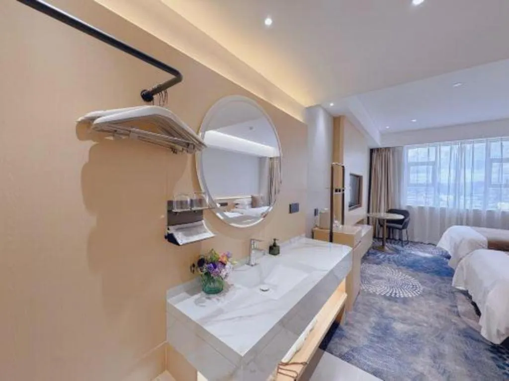 Bed in Kunming Zhong Huang Hotel