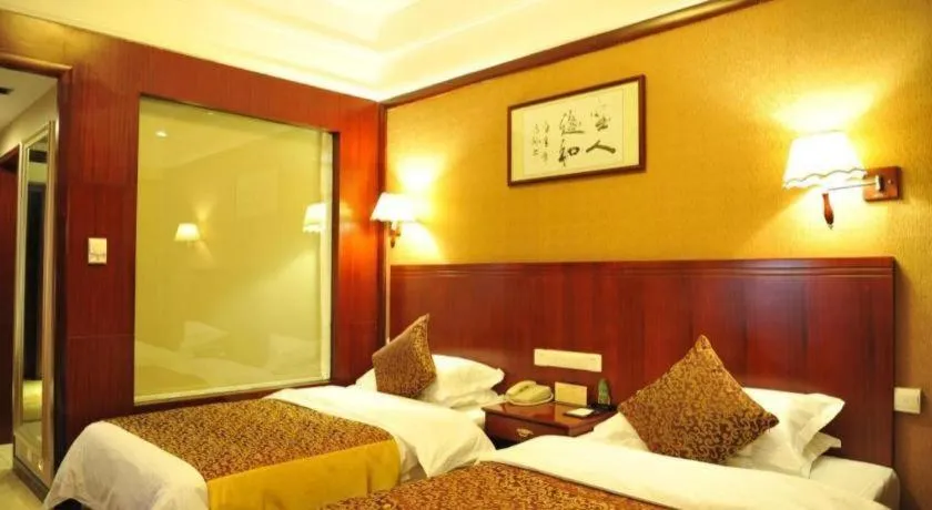 Bed in Kunming Zhong Huang Hotel