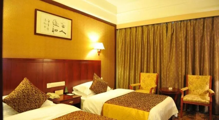 Bed in Kunming Zhong Huang Hotel