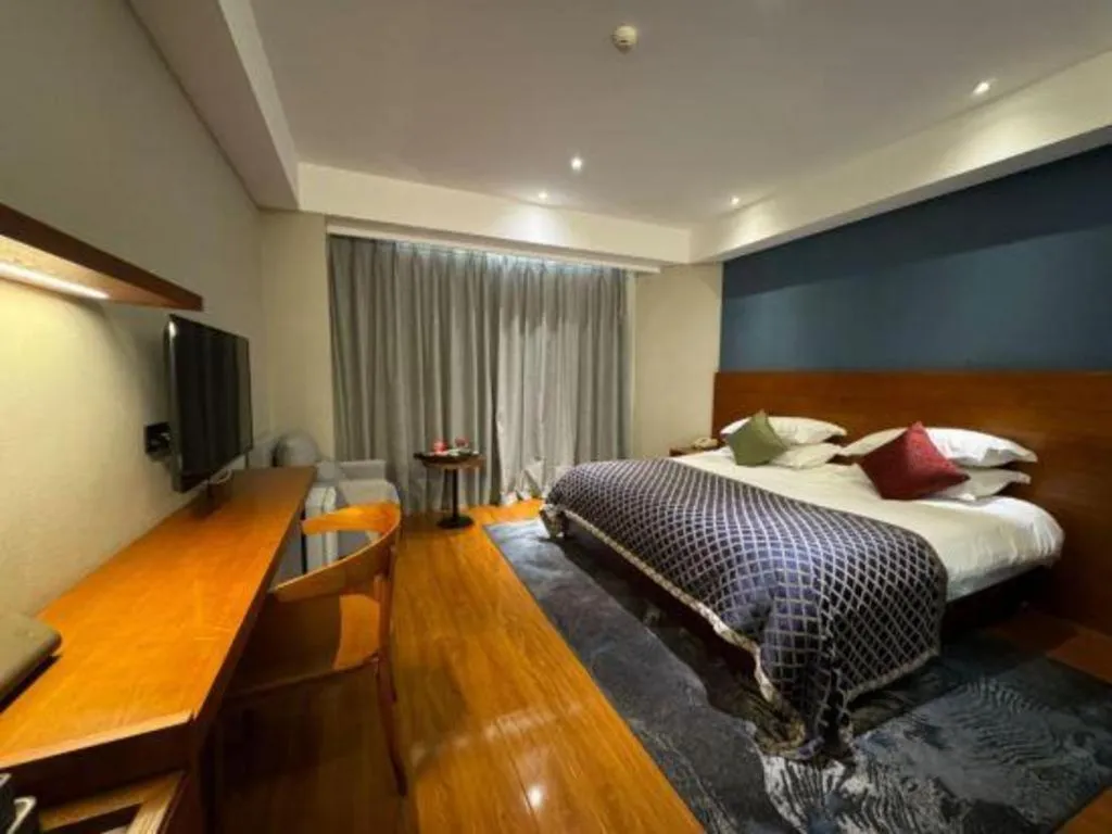 Bed in Kunming Zhong Huang Hotel