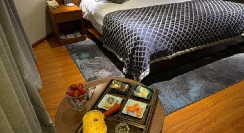 Bed in Kunming Zhong Huang Hotel