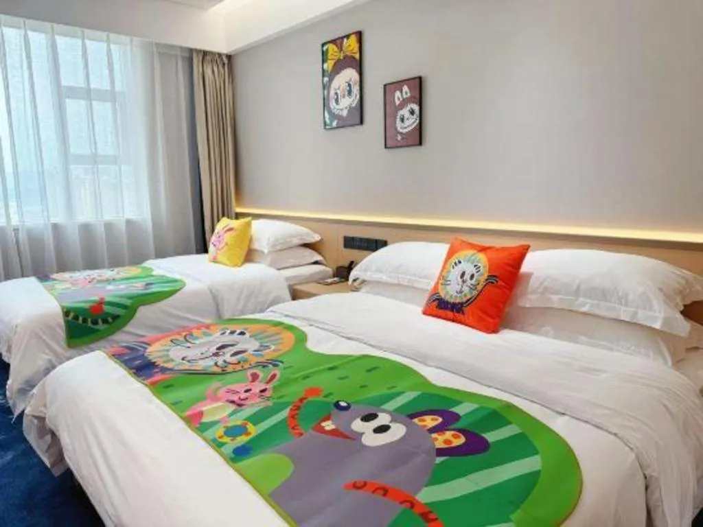 Bed in Kunming Zhong Huang Hotel