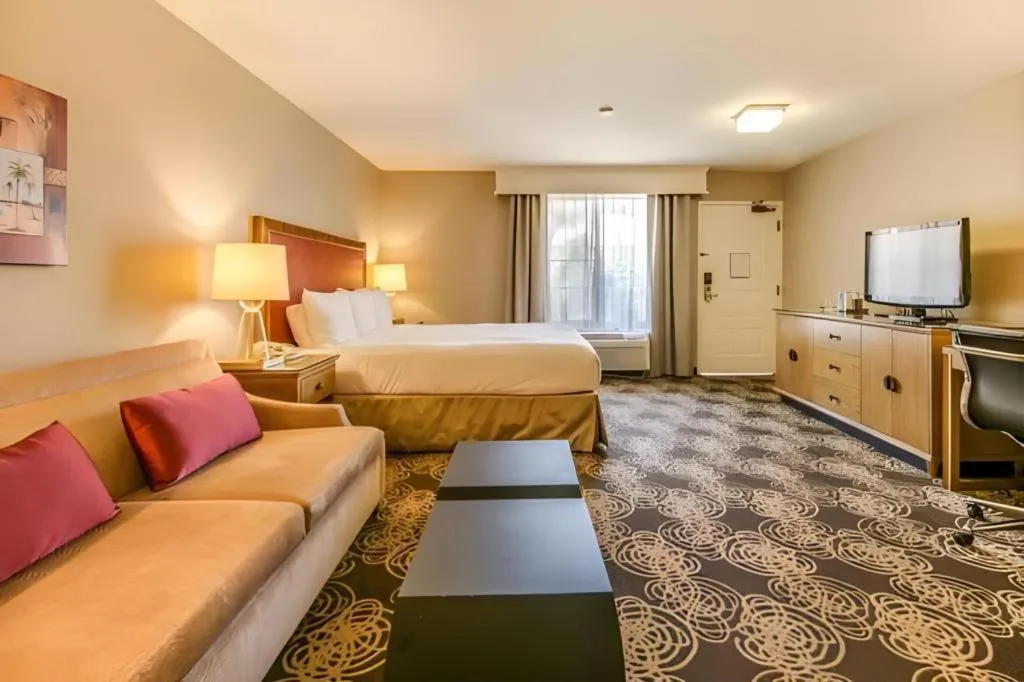 Bed in Hotel San Diego-Rancho Bernardo
