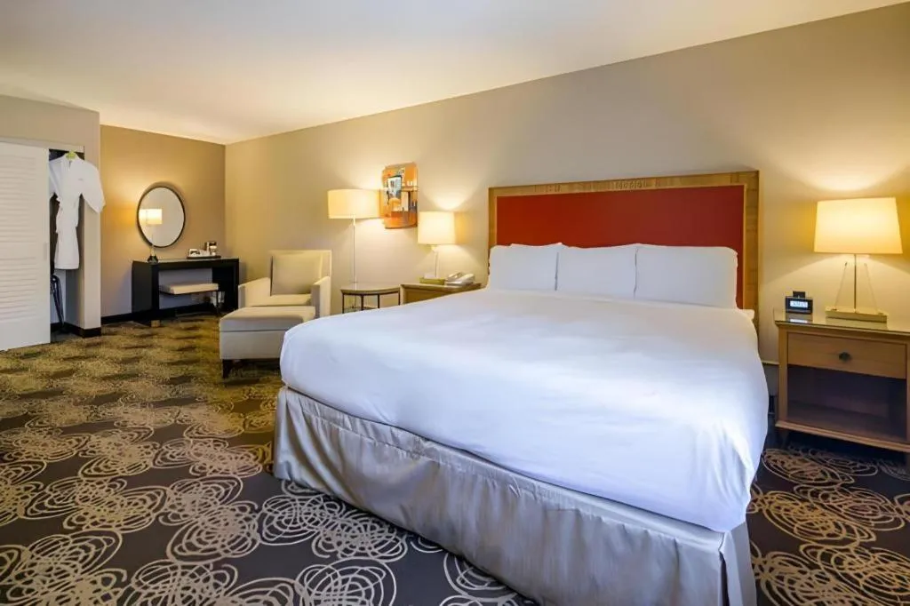 Bed in Hotel San Diego-Rancho Bernardo