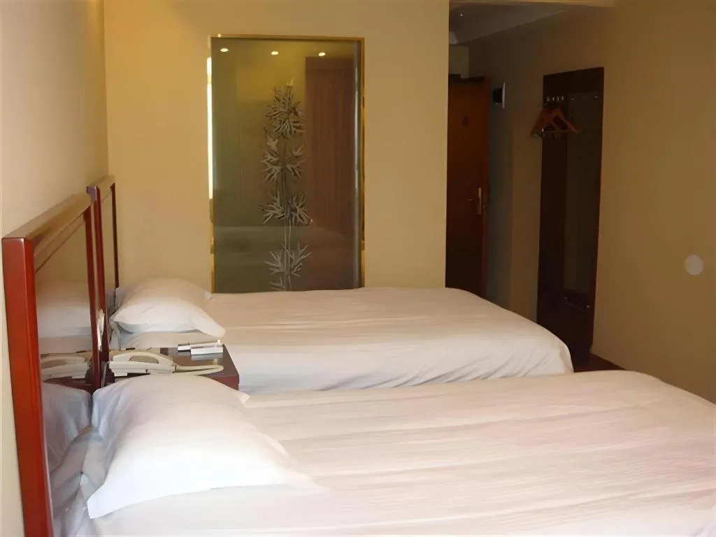 Bed in GreenTree Inn Shanghai Songjiang Xinqiao Jiuxin Road Express Hotel