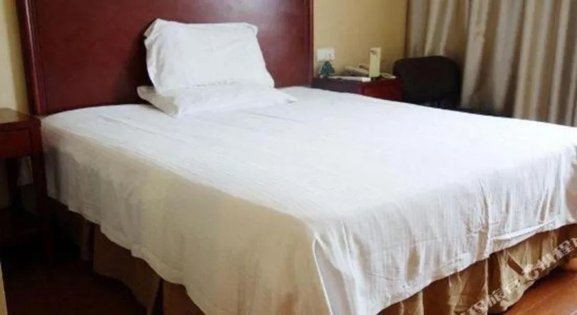 Bed in GreenTree Inn Shanghai Songjiang Xinqiao Jiuxin Road Express Hotel