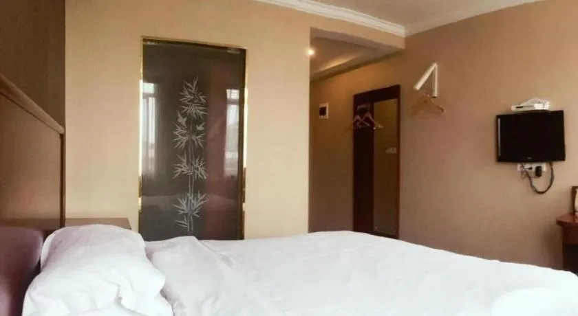 Bed in GreenTree Inn Shanghai Songjiang Xinqiao Jiuxin Road Express Hotel