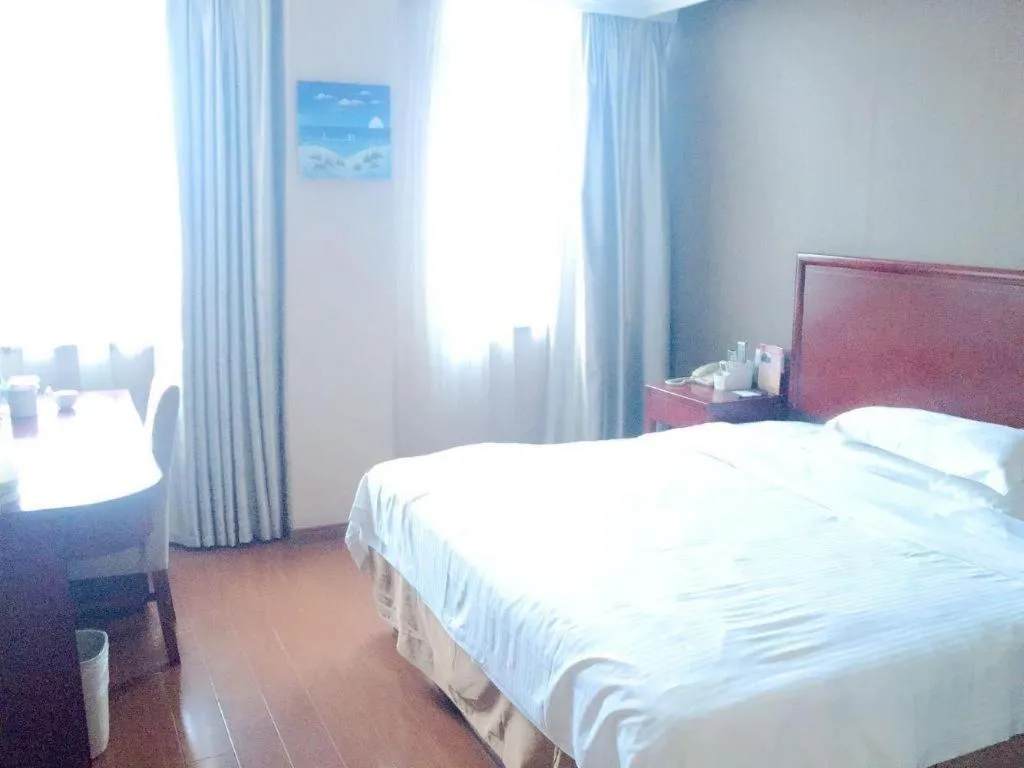 Bed in GreenTree Inn Shanghai Songjiang Xinqiao Jiuxin Road Express Hotel