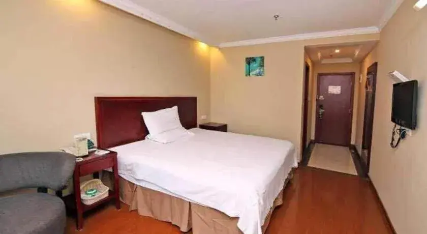 Bed in GreenTree Inn Shanghai Songjiang Xinqiao Jiuxin Road Express Hotel Bed in GreenTree Inn Shanghai Songjiang Xinqiao Jiuxin Road Express Hotel