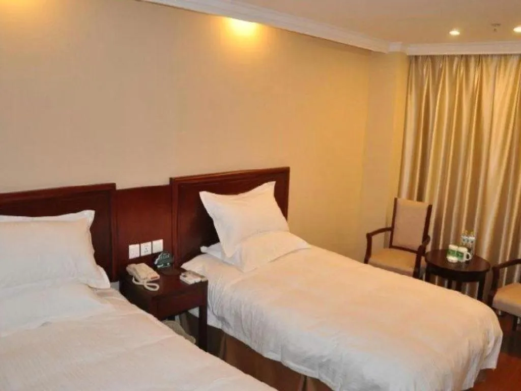 Bed in GreenTree Inn Shanghai Songjiang Xinqiao Jiuxin Road Express Hotel