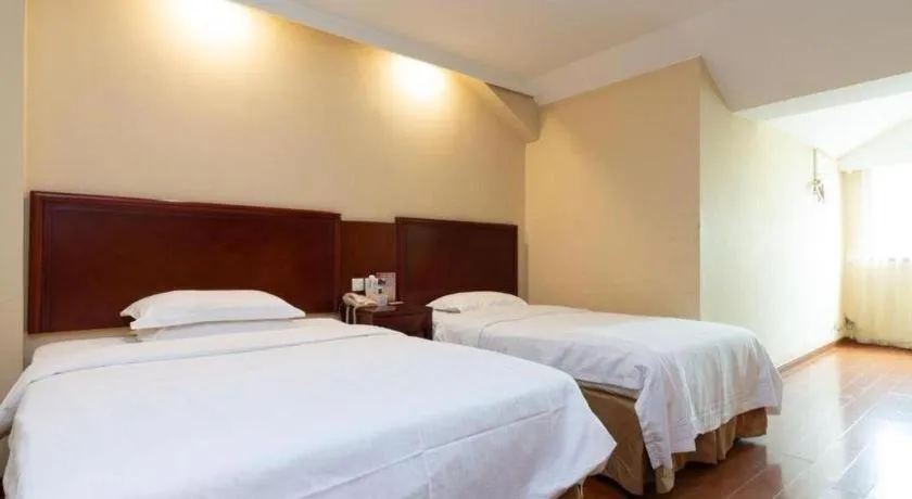 Bed in GreenTree Inn Shanghai Songjiang Xinqiao Jiuxin Road Express Hotel