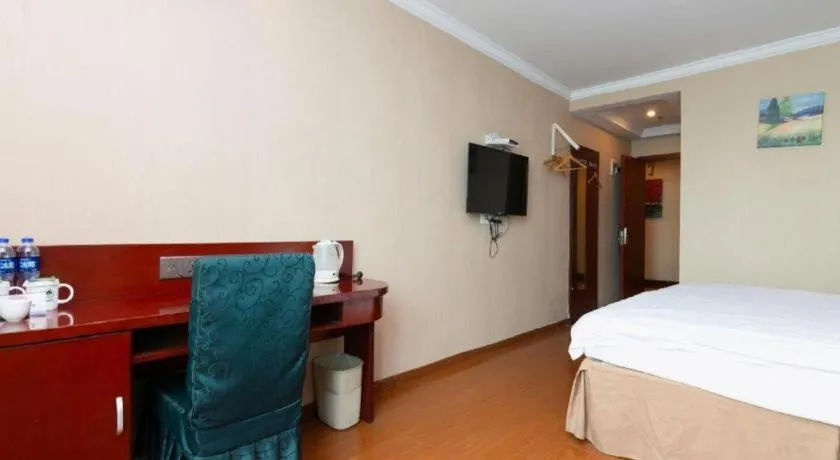 Bed in GreenTree Inn Shanghai Songjiang Xinqiao Jiuxin Road Express Hotel