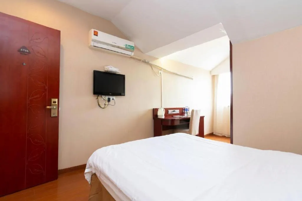 Bed in GreenTree Inn Shanghai Songjiang Xinqiao Jiuxin Road Express Hotel