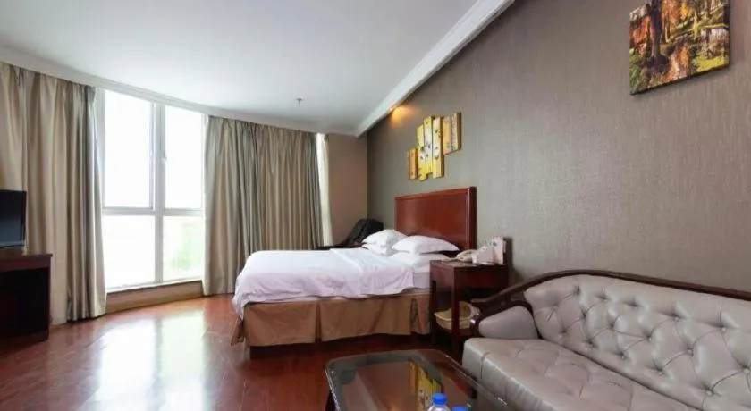 Bed in GreenTree Inn Shanghai Songjiang Xinqiao Jiuxin Road Express Hotel
