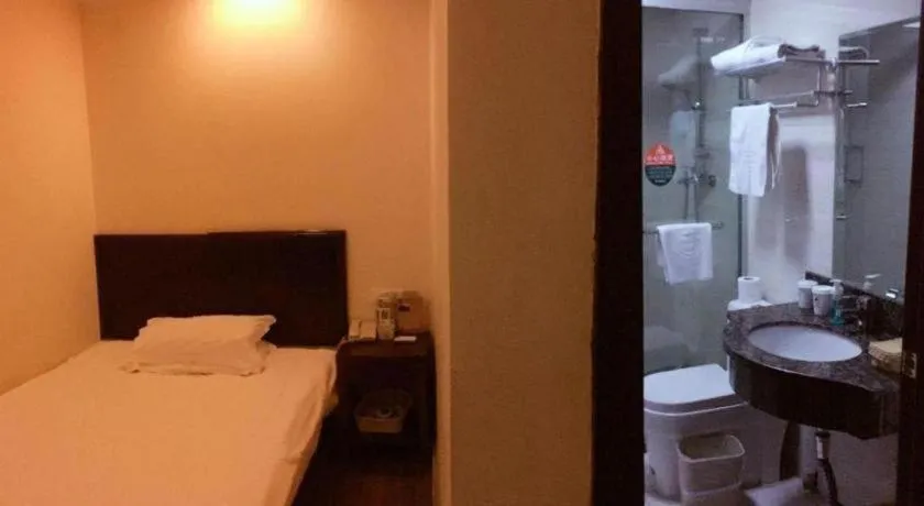 Bed in GreenTree Inn Shanghai Songjiang Xinqiao Jiuxin Road Express Hotel