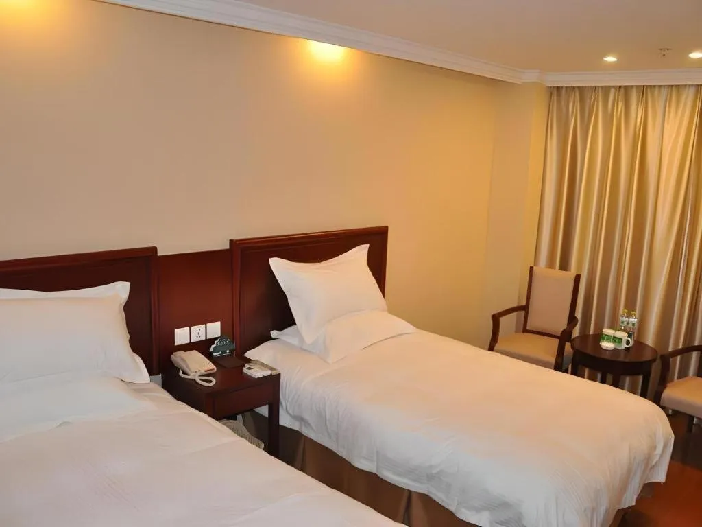 Bed in GreenTree Inn Shanghai Songjiang Xinqiao Jiuxin Road Express Hotel