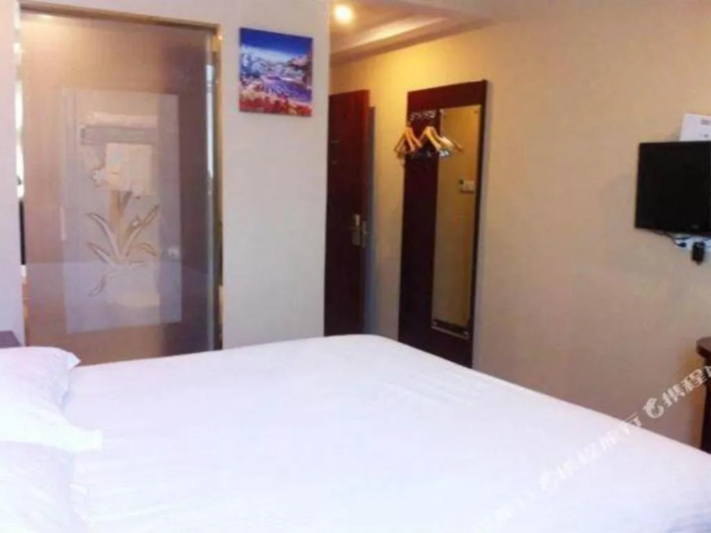 Bed in GreenTree Inn Shanghai Songjiang Xinqiao Jiuxin Road Express Hotel