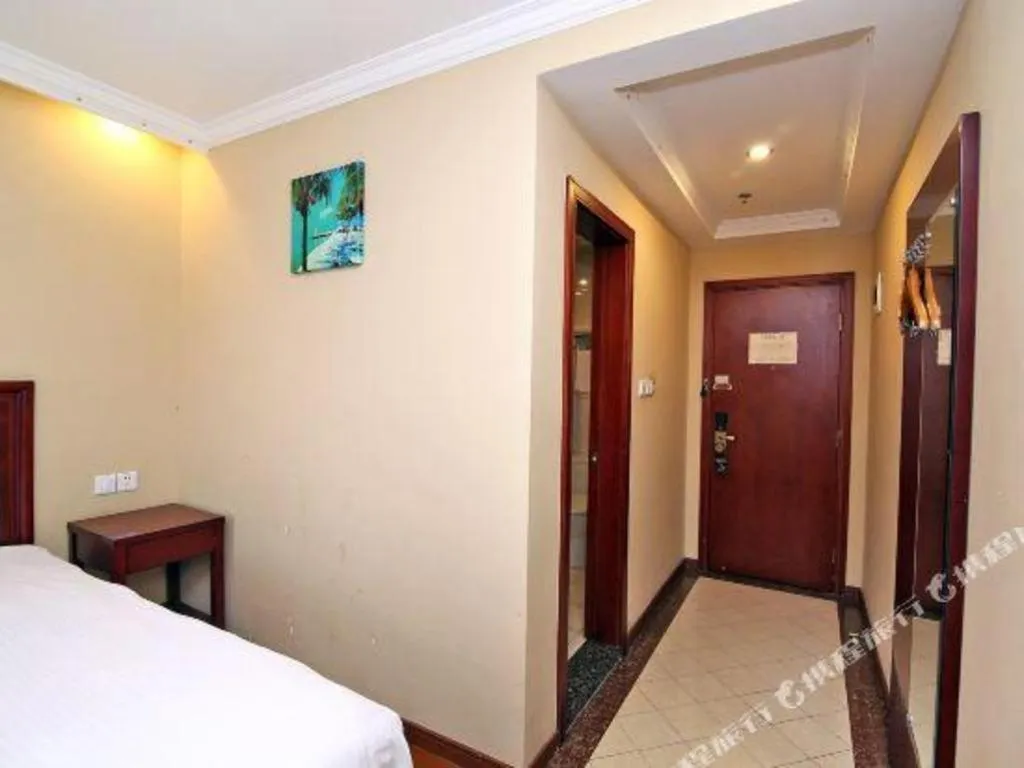 Bed in GreenTree Inn Shanghai Songjiang Xinqiao Jiuxin Road Express Hotel