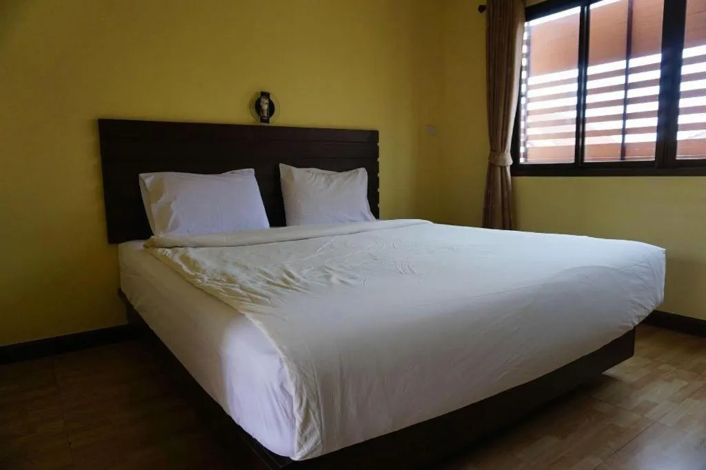 Bed in Ponburi Hotel