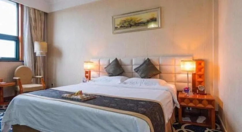 Bed in Pingdingshan Feixing Crowne Plaza Hotel