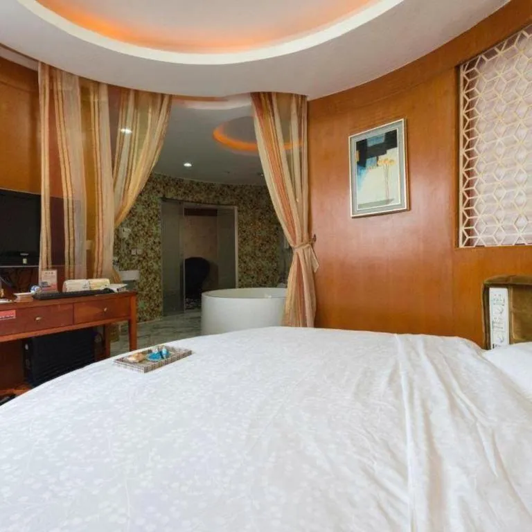 Bed in Pingdingshan Feixing Crowne Plaza Hotel