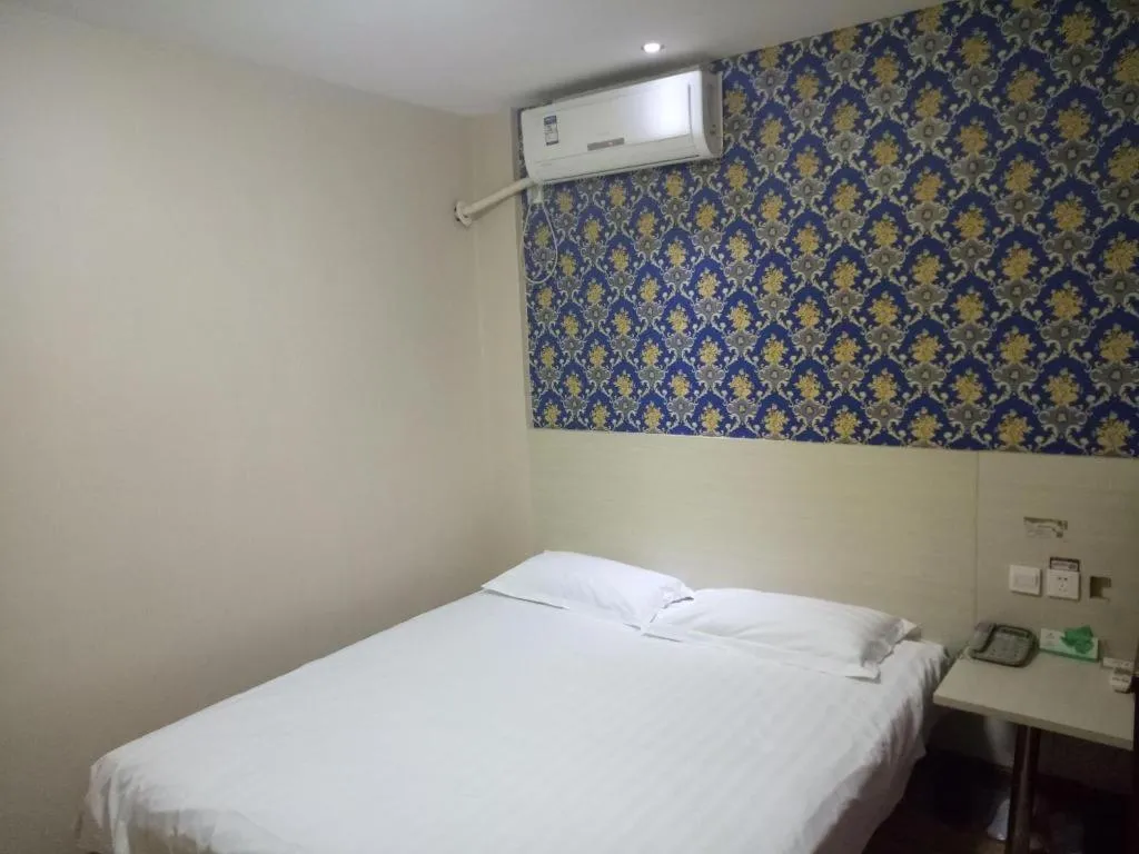 Bed in Kunlun Leju Business Hotel Kaifeng Gulou