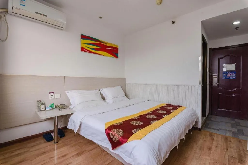 Bed in Kunlun Leju Business Hotel Kaifeng Gulou