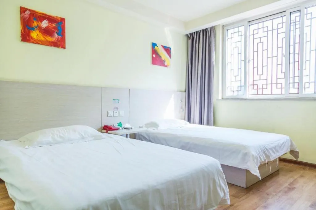 Bed in Kunlun Leju Business Hotel Kaifeng Gulou