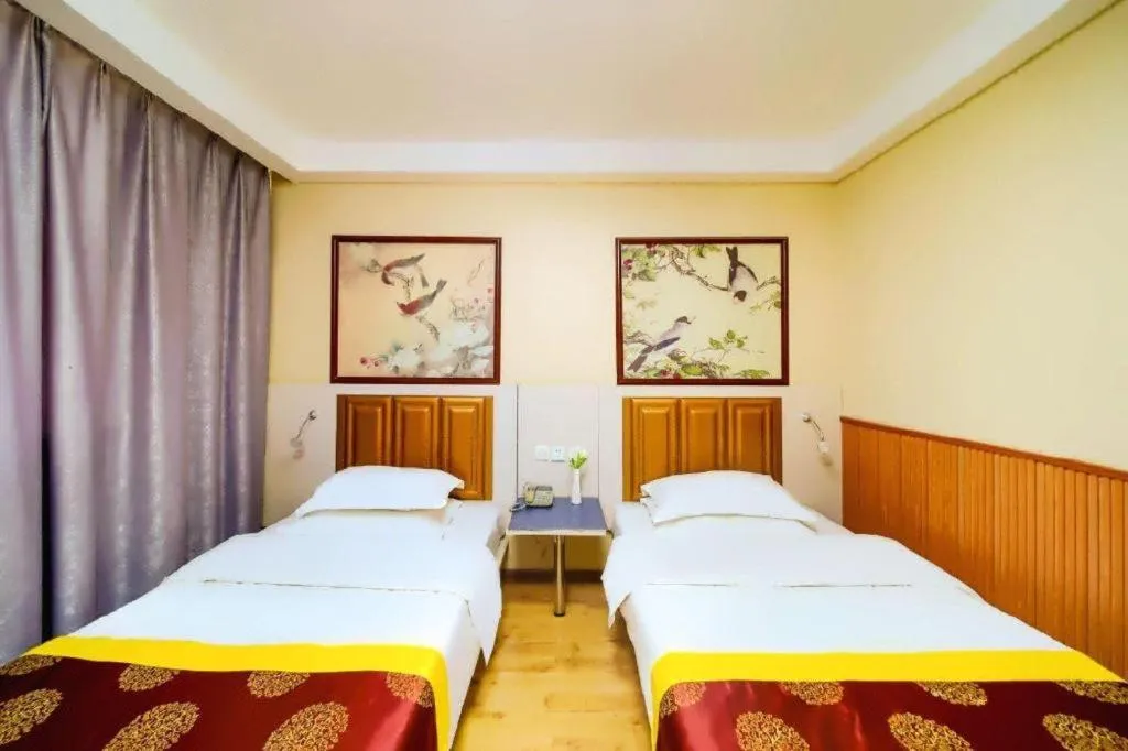 Bed in Kunlun Leju Business Hotel Kaifeng Gulou