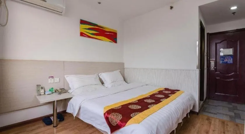 Bed in Kunlun Leju Business Hotel Kaifeng Gulou