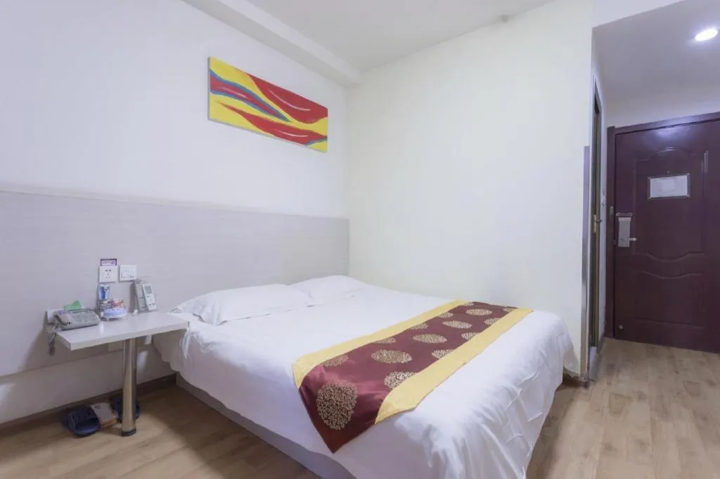 Bed in Kunlun Leju Business Hotel Kaifeng Gulou