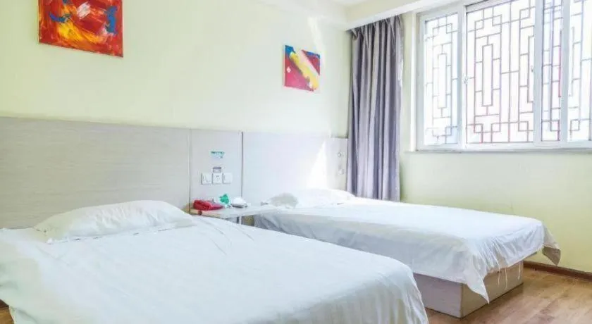 Bed in Kunlun Leju Business Hotel Kaifeng Gulou