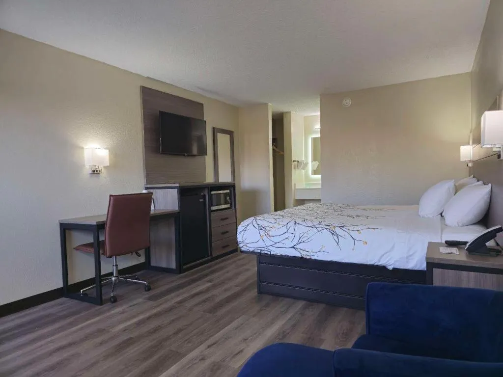 Bed in Americas Best Value Inn Elizabethtown