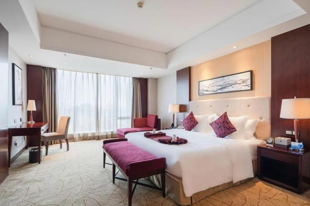 Bed in Wuhan Soluxe Hotel