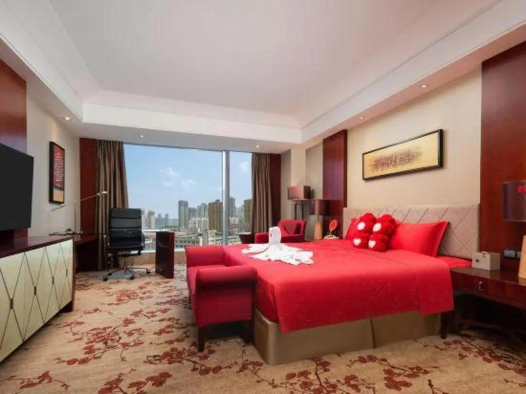 Bed in Wuhan Soluxe Hotel