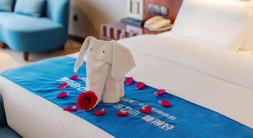 Bed in Wuhan Soluxe Hotel