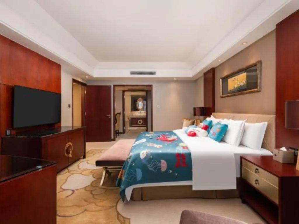 Bed in Wuhan Soluxe Hotel