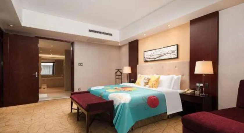 Bed in Wuhan Soluxe Hotel
