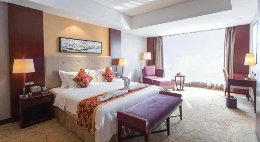 Bed in Wuhan Soluxe Hotel