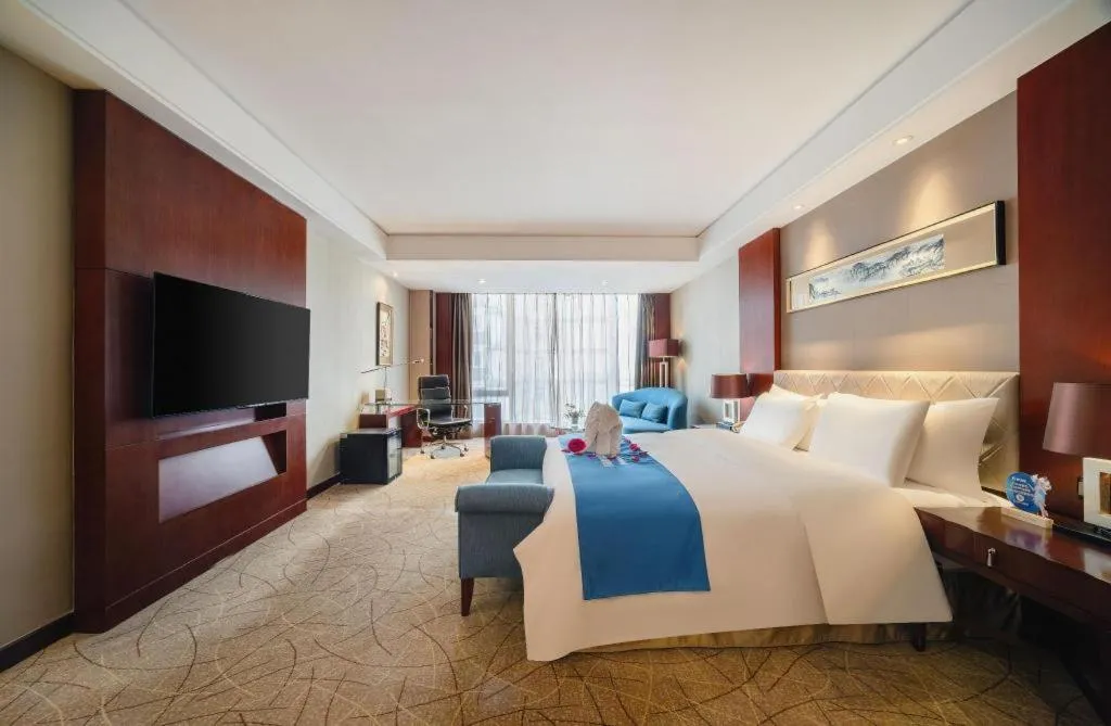 Bed in Wuhan Soluxe Hotel