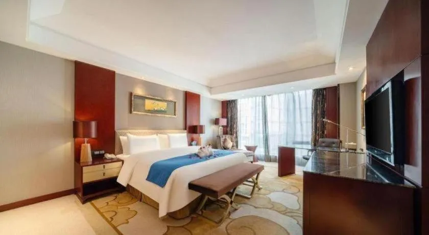 Bed in Wuhan Soluxe Hotel