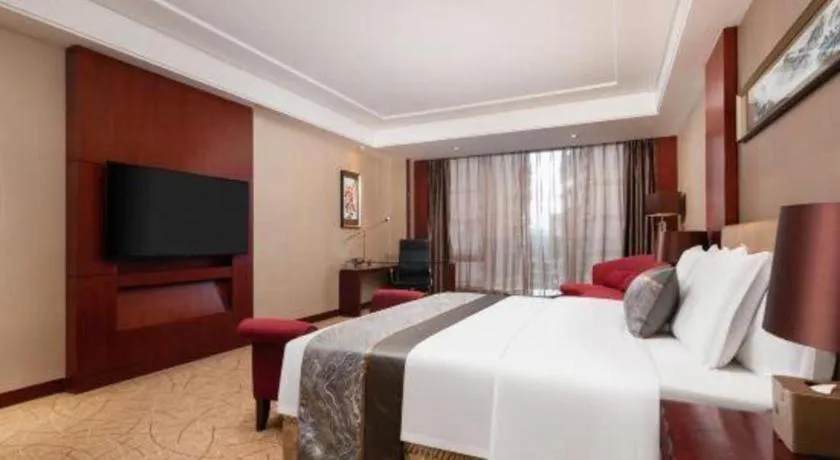 Bed in Wuhan Soluxe Hotel