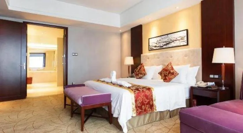 Bed in Wuhan Soluxe Hotel