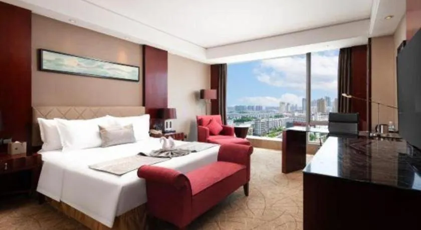 Bed in Wuhan Soluxe Hotel