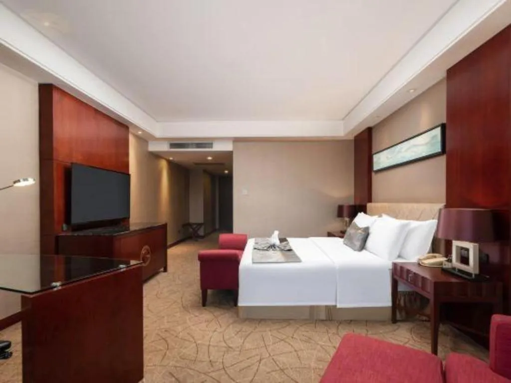 Bed in Wuhan Soluxe Hotel