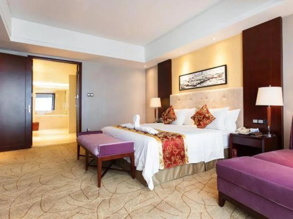 Bed in Wuhan Soluxe Hotel